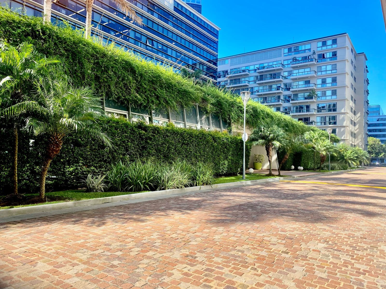 3-ROOM APARTMENT FOR SALE WITH MAID'S QUARTERS, 3 PARKING SPACES - PUERTO MADERO