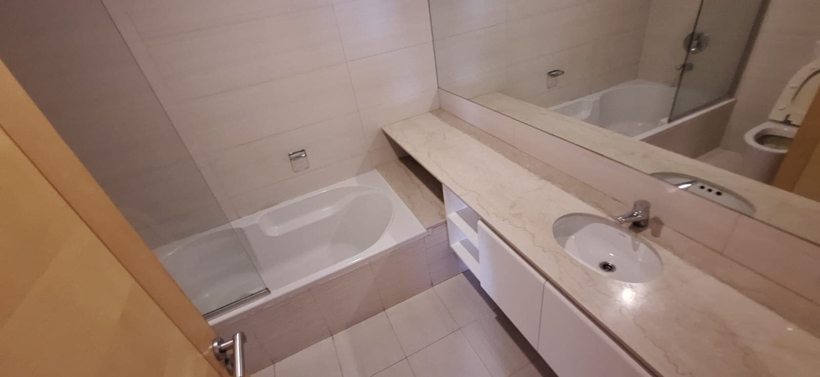 5-ROOM APARTMENT FOR SALE with 3 Parking Spaces (optional) and Storage Room - PUERTO MADERO