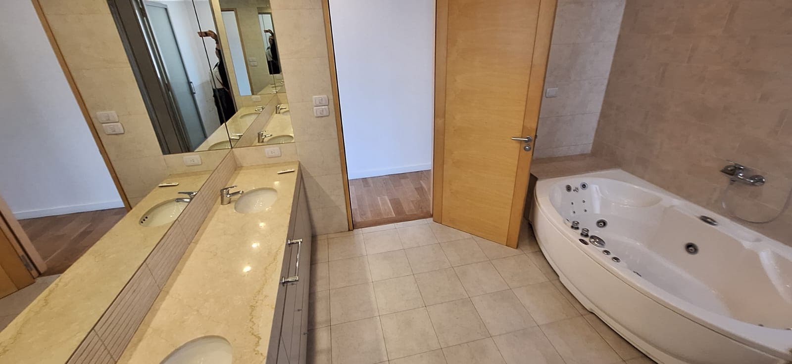 5-ROOM APARTMENT FOR SALE with 3 Parking Spaces (optional) and Storage Room - PUERTO MADERO
