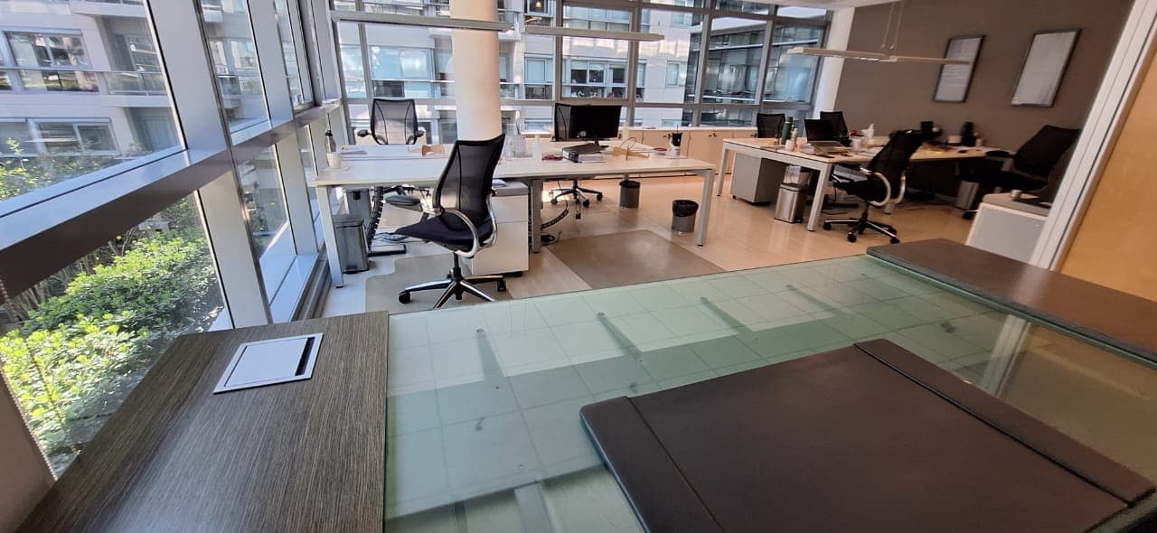 FURNISHED CORPORATE OFFICE FOR SALE WITH 2 PARKING SPACES - PUERTO MADERO