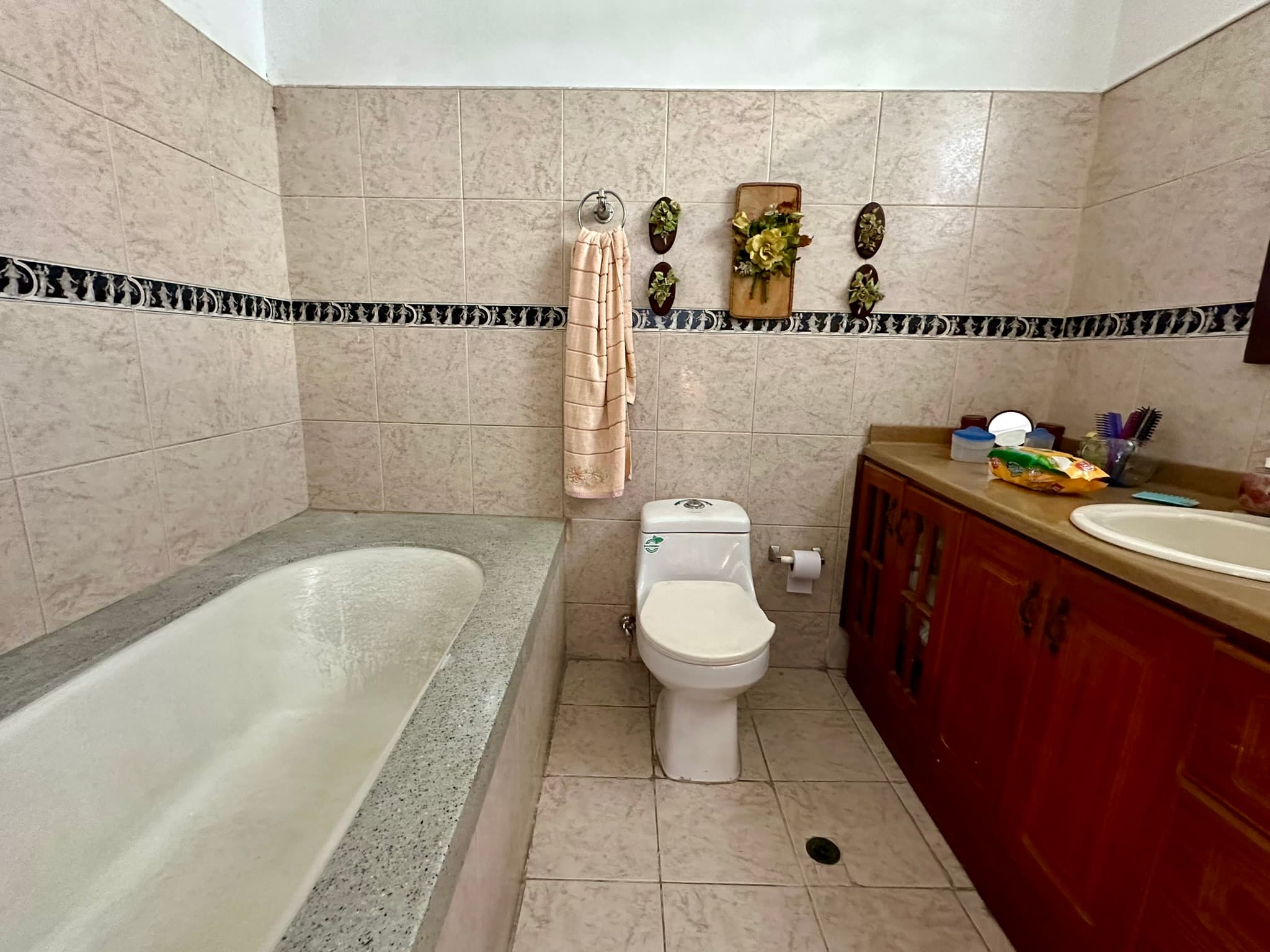 House for Sale in the Prado Centro Neighborhood, Medellín—Investment Opportunity