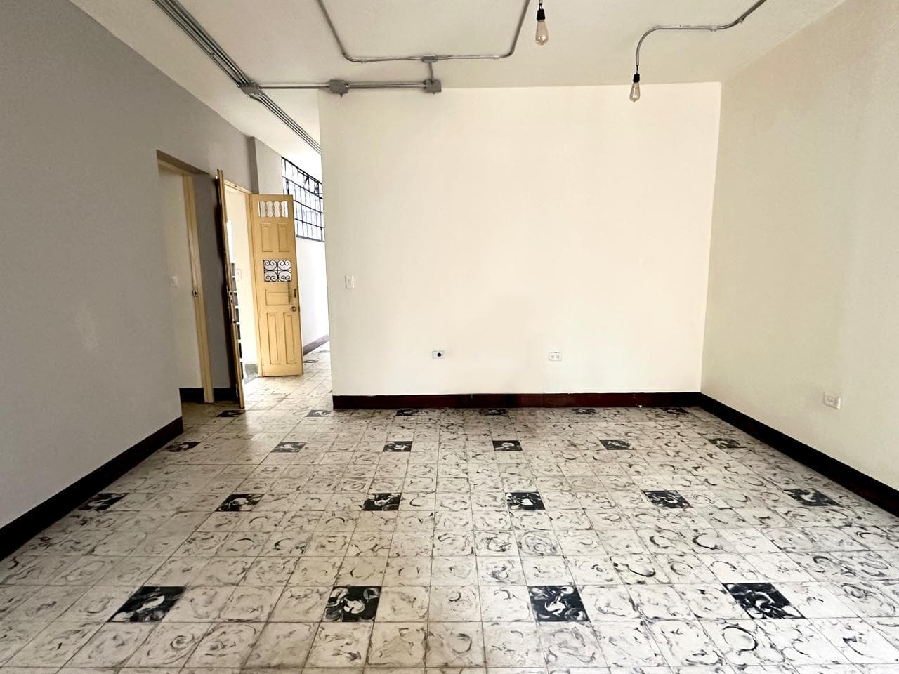 House, Second Floor, for Rent in the Jesús Nazareno-Chagualo Neighborhood, Medellín