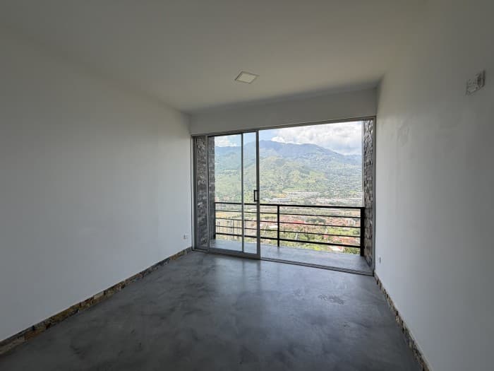 COUNTRY HOUSE IN A SUBDIVISION IN COPACABANA
