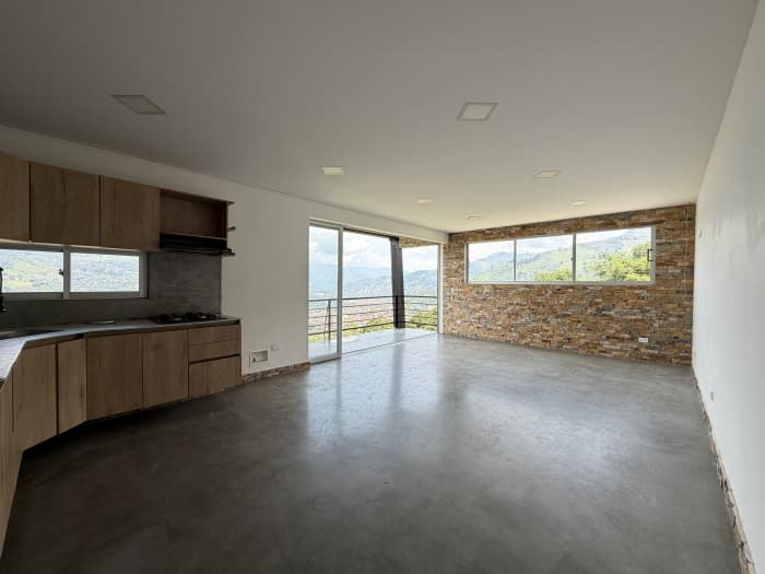 COUNTRY HOUSE IN A SUBDIVISION IN COPACABANA