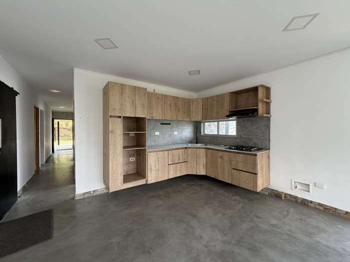 COUNTRY HOUSE IN A SUBDIVISION IN COPACABANA