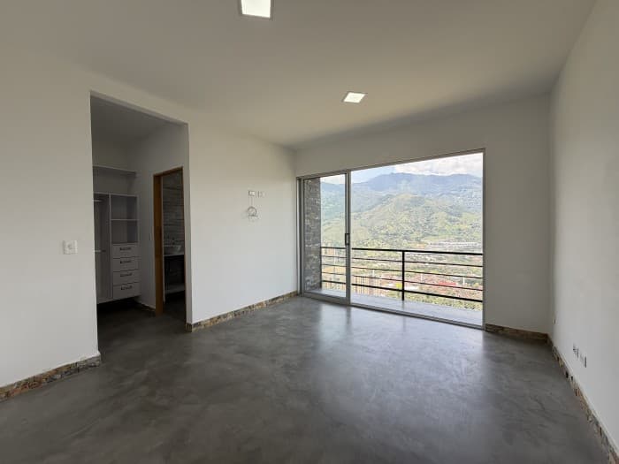COUNTRY HOUSE IN A SUBDIVISION IN COPACABANA