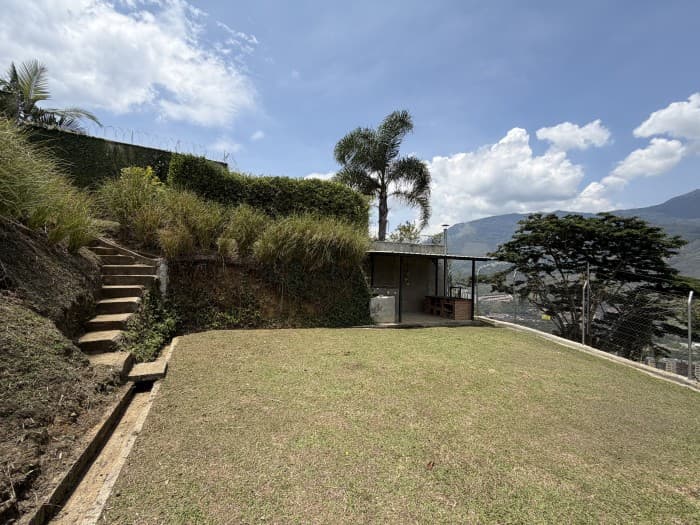 COUNTRY HOUSE IN A SUBDIVISION IN COPACABANA