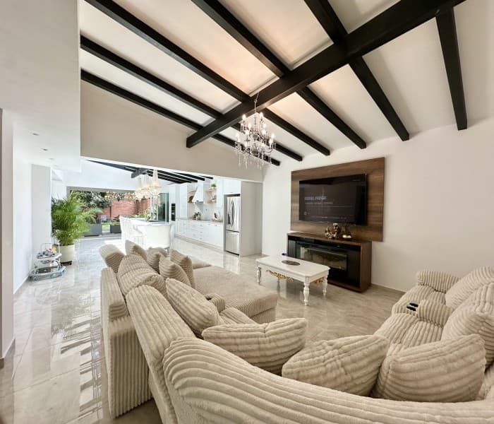Renovated House for Sale in the Loma de las Brujas Area—Colina Campestre Complex