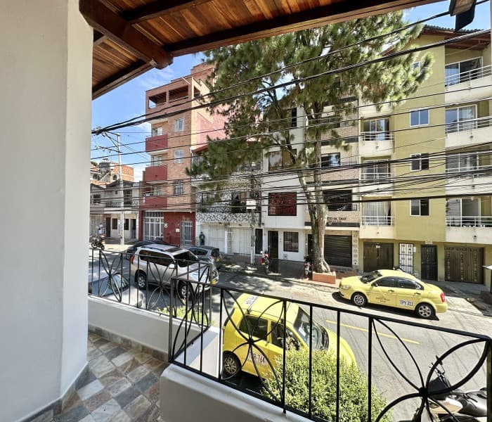 Second-Floor House for Rent in the Belén Neighborhood of San Bernardo, Medellín