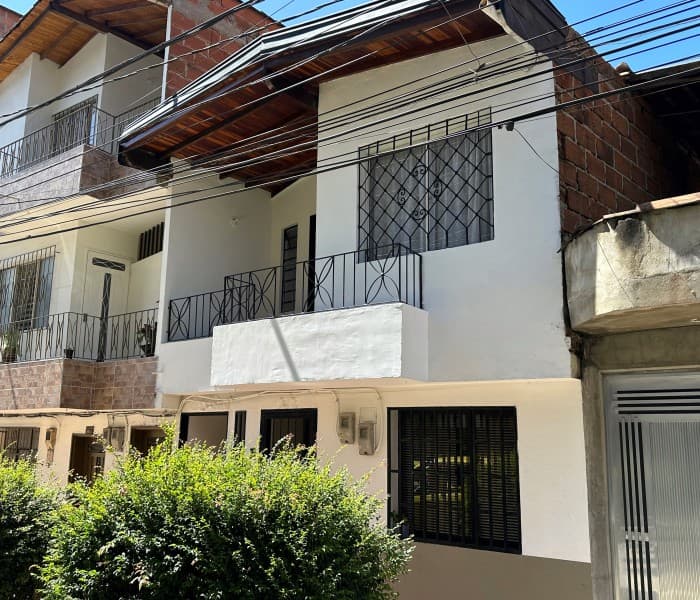 Second-Floor House for Rent in the Belén Neighborhood of San Bernardo, Medellín