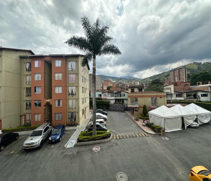 Apartment for Sale in the San Javier Neighborhood Near the Train Station, Medellín—Jardines de Babilonia Complex