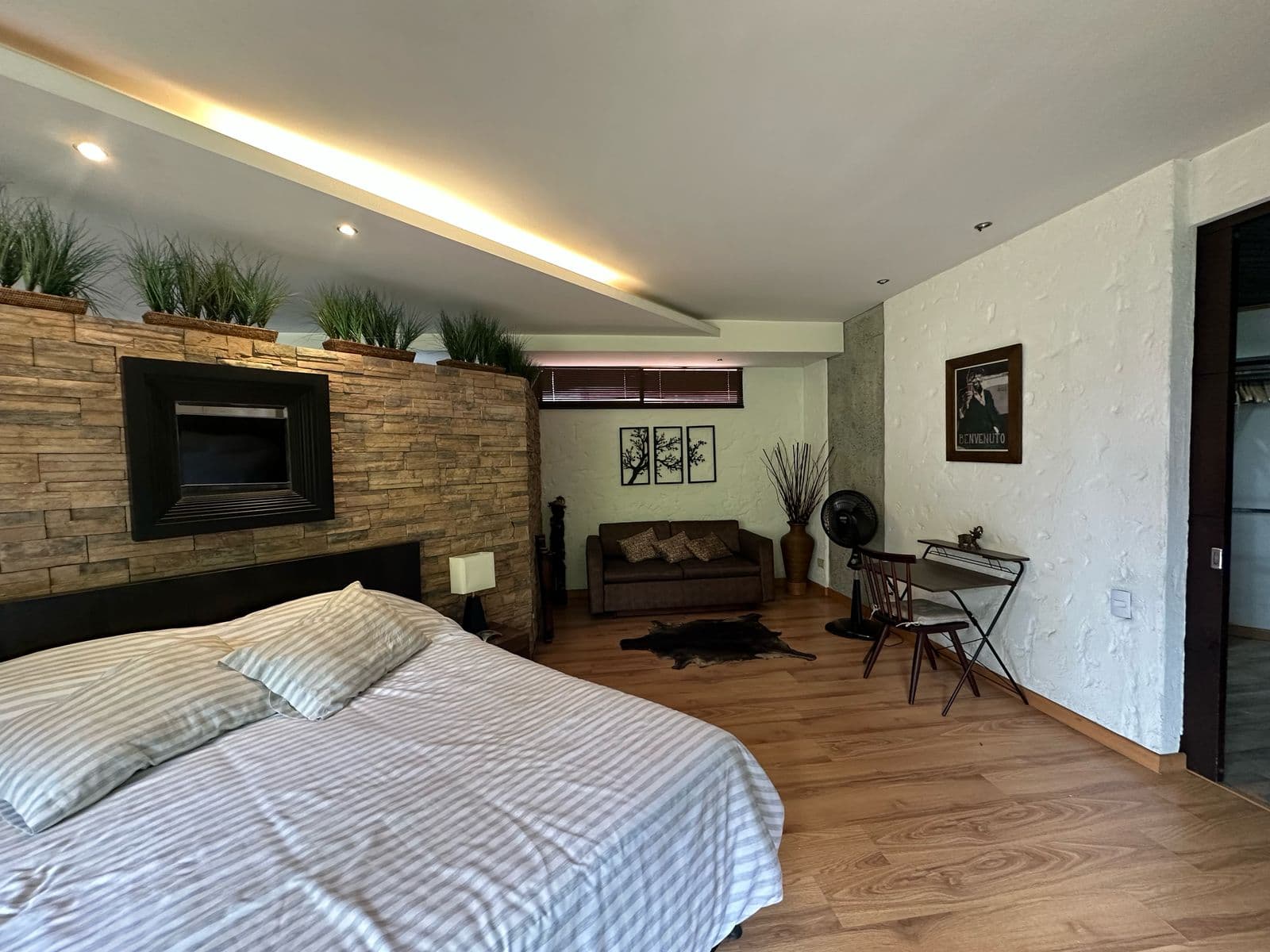 Studio Apartment for Sale, Loma del Encierro Area, Poblado—Cantizal Complex