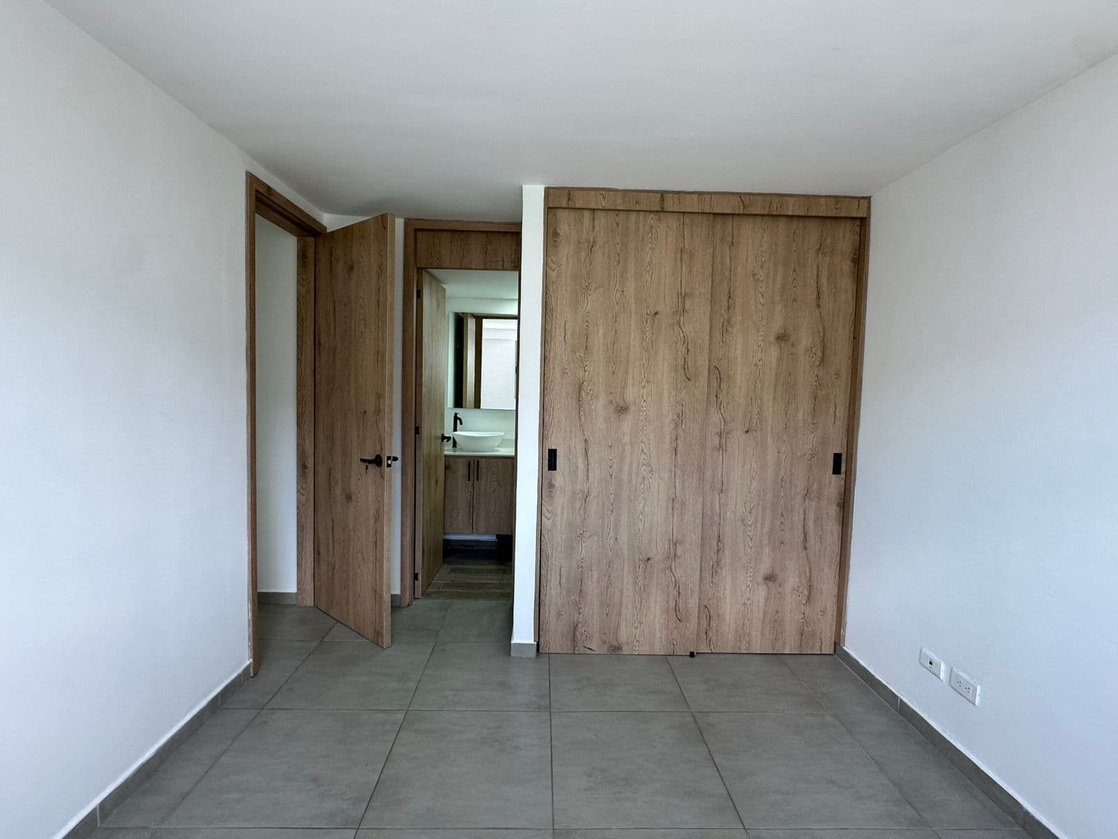 Apartment for Rent, Fabricato Neighborhood, Bello—Mediterranea Complex