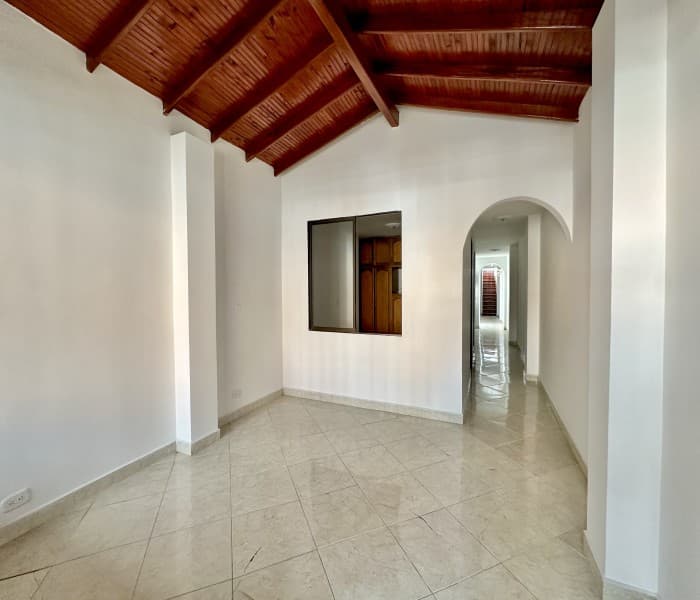 Third-Floor Apartment for Rent in the Simon Bolivar Neighborhood, Copacabana