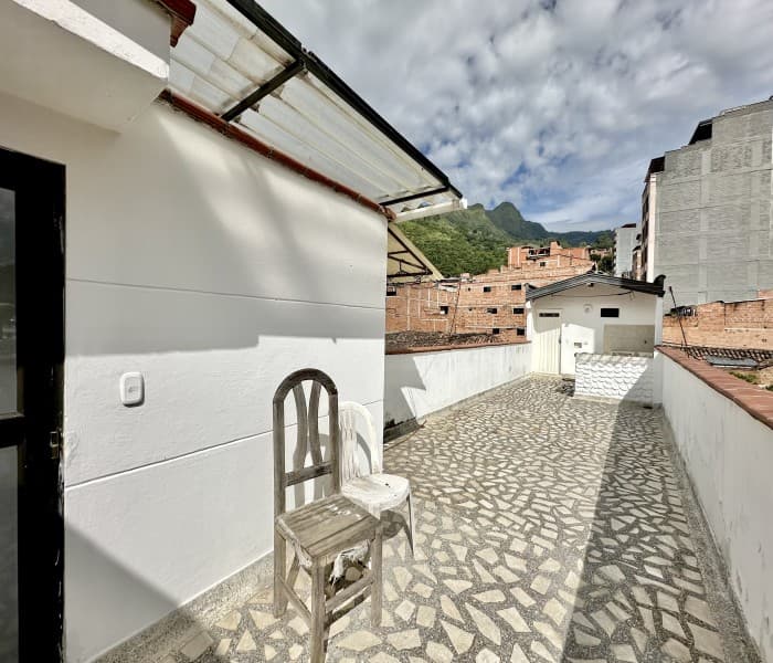 Third-Floor Apartment for Rent in the Simon Bolivar Neighborhood, Copacabana