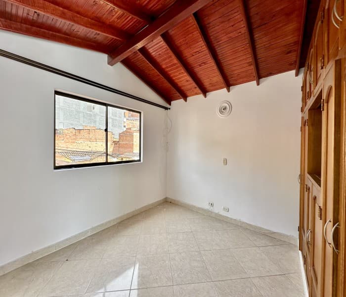 Third-Floor Apartment for Rent in the Simon Bolivar Neighborhood, Copacabana
