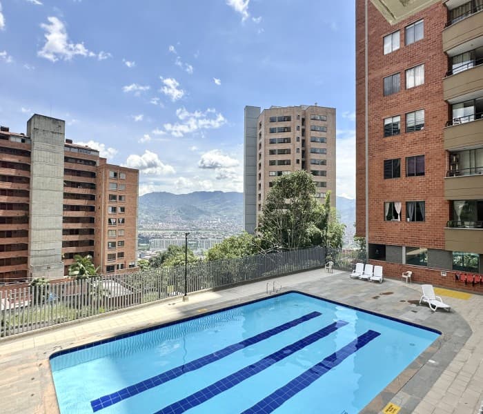 Apartment for Sale in the Loma del Indio Neighborhood, Poblado, Medellín—Entrepalmas San Diego Complex