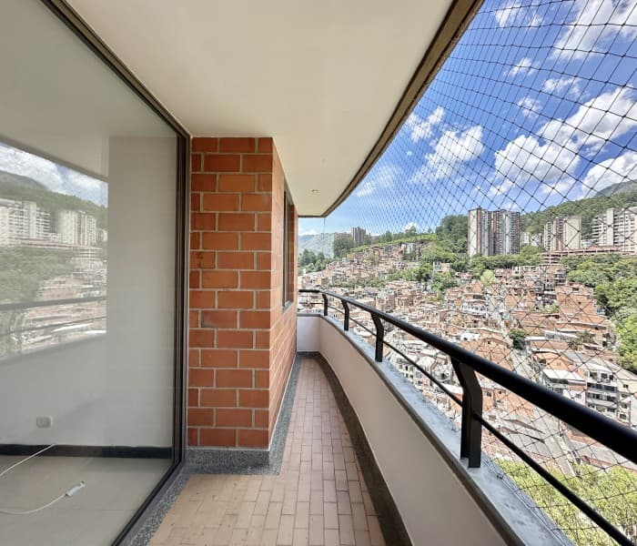 Apartment for Sale in the Loma del Indio Neighborhood, Poblado, Medellín—Entrepalmas San Diego Complex