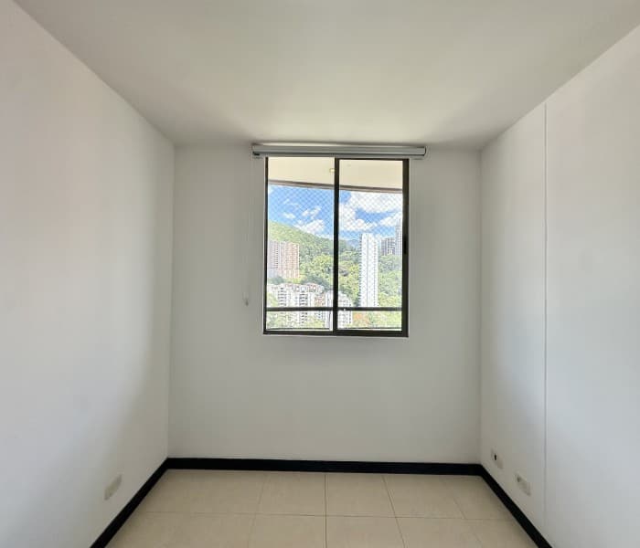 Apartment for Sale in the Loma del Indio Neighborhood, Poblado, Medellín—Entrepalmas San Diego Complex