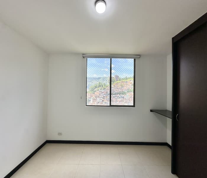 Apartment for Sale in the Loma del Indio Neighborhood, Poblado, Medellín—Entrepalmas San Diego Complex