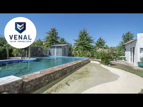 House for Sale in El Cazador: Loft-Style Home with a Large Park and Pool, in the Los Pájaros Neighborhood.