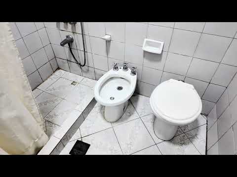 4-room house with garage, for sale, in a great location in Villa del Parque!!