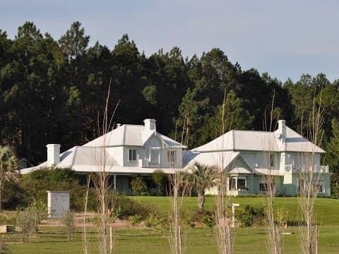 Exclusive residence with a view of the river at Club de Campo El Faro, Carmelo, Colonia