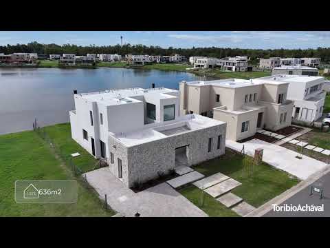 House for sale, on the waterfront, with 7 rooms, in the Santa Ana neighborhood