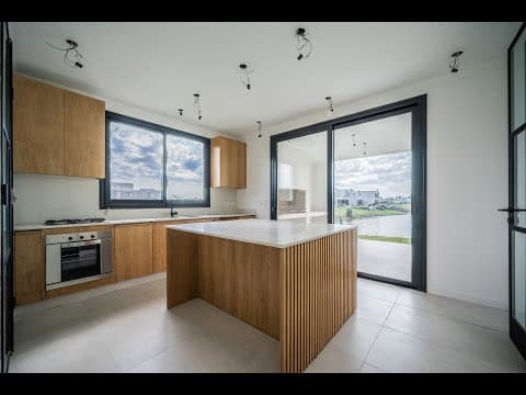 6-Room House for Sale in the Santa Ana Neighborhood - Tigre, Near the Lagoon