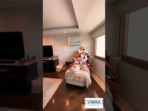 Luxury 2-story townhouse with an EXCELLENT view, 4 bedrooms, and parking for 4 cars.