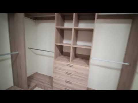 Casa con 4 Recámaras con Vestidor y Baño, Cuarto de Servicio, Sala de Tv y Jardín trasero
