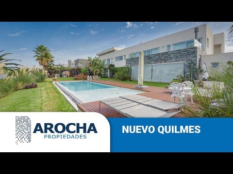 House for sale or rent on a double lot overlooking the lagoon
