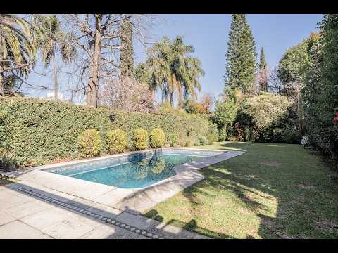 House for Sale in Florida, Vicente López: 4 bedrooms, garden, pool, barbecue, covered 2-car garage
