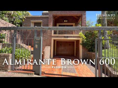 Chalet with 934 m² of land, garden and pool in Barrancas de San Isidro.