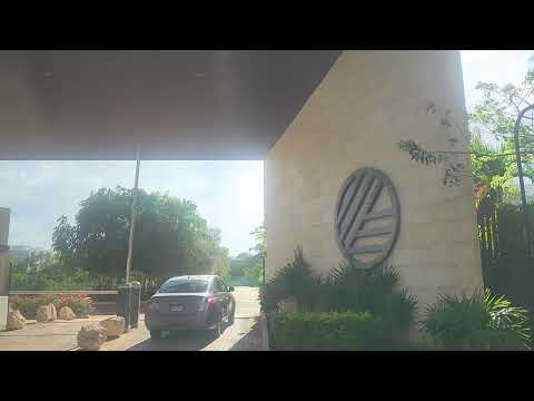 LAND FOR SALE IN CANCUN WITH MIXED-USE ZONING, 1 HA.