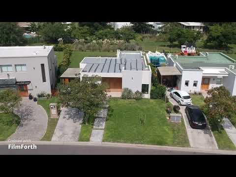 5-Bedroom House for Sale with Pool on an Enclosed Lot in Santa Elena, Pilar del Este