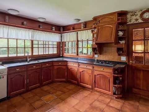 House for Sale: 9 Rooms, Pool, 2 Parking Spaces, Mapuche Country, Pilar.