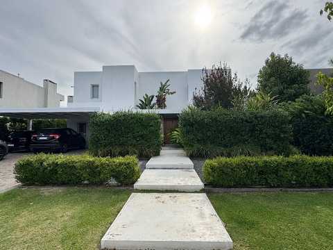7-room HOUSE ON THE WATER, for rent in Barbarita
