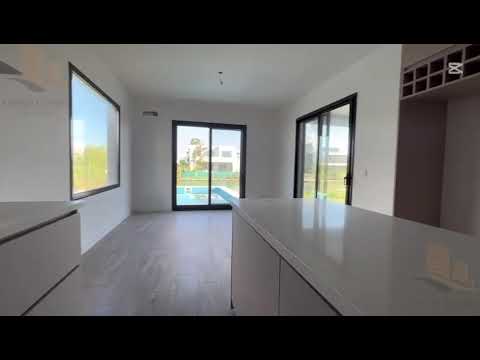 For Rent - 6-Room House, Overlooking the Lagoon, Balcony, Garden - Laguna Grande, Villanueva