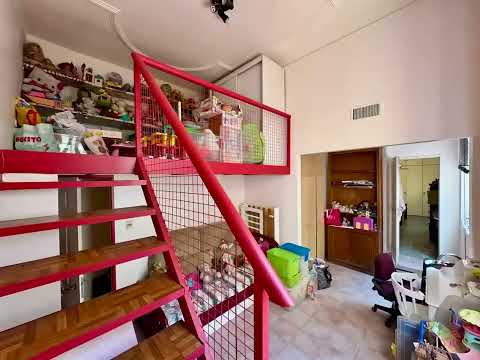 For Sale. House. Private lot. 11 rooms. 5 bathrooms. Garden. Villa Crespo.