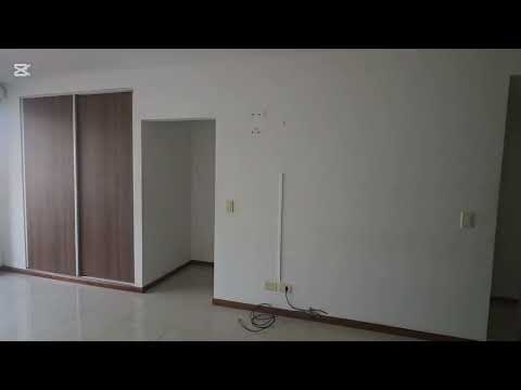 Bright studio apartment with a balcony on the 5th floor – 1 block from Subway Line D