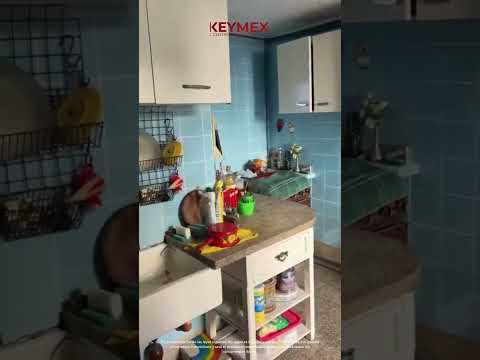 House on its own lot in Villa Ortuzar. Great location, lots of natural light! Attention, developers!