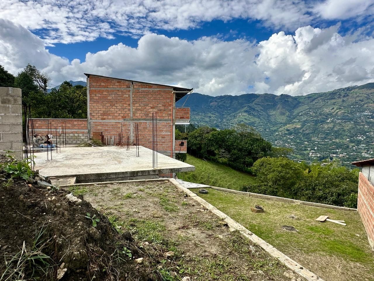 Gray House Under Construction with Lot for Sale in Girardota, El Totumo Neighborhood
