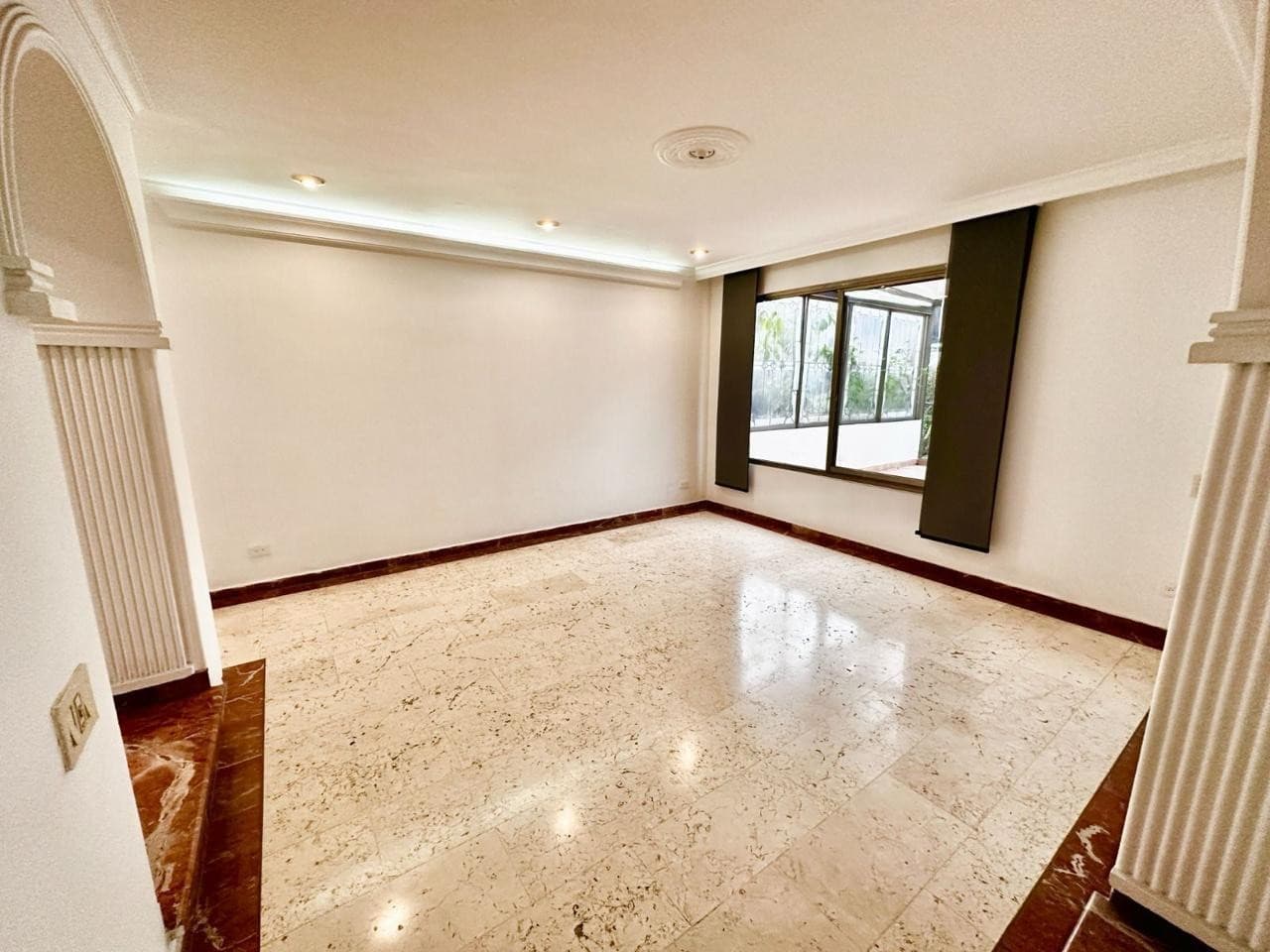 HOUSE FOR SALE IN THE EL POBLADO AREA
