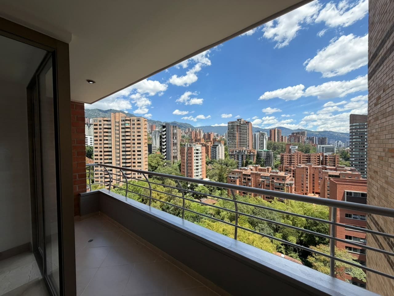 Apartment for Rent - Loma de los Parras Neighborhood, Poblado