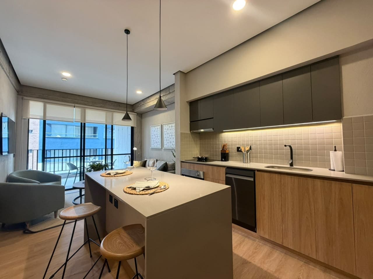 Apartaestudio En Arriendo Amoblado- Sector Cuidad Del Rio, Poblado