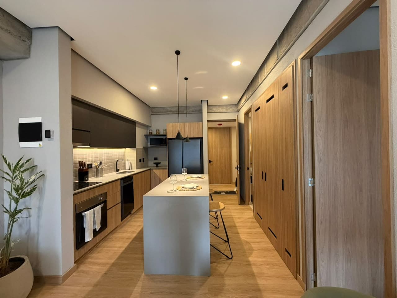 Apartaestudio En Arriendo Amoblado- Sector Cuidad Del Rio, Poblado