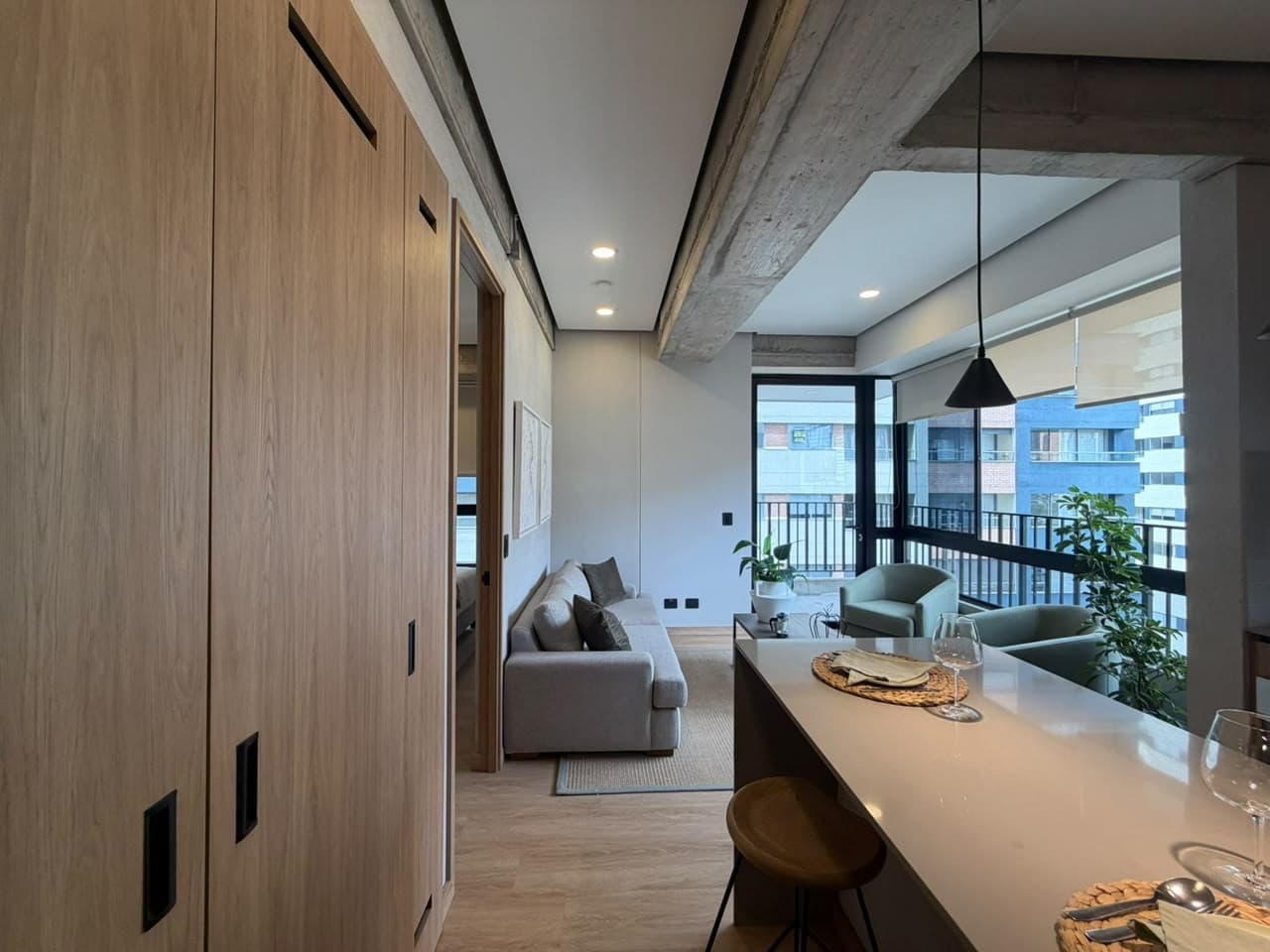 Apartaestudio En Arriendo Amoblado - Sector Cuidad Del Rio, Poblado