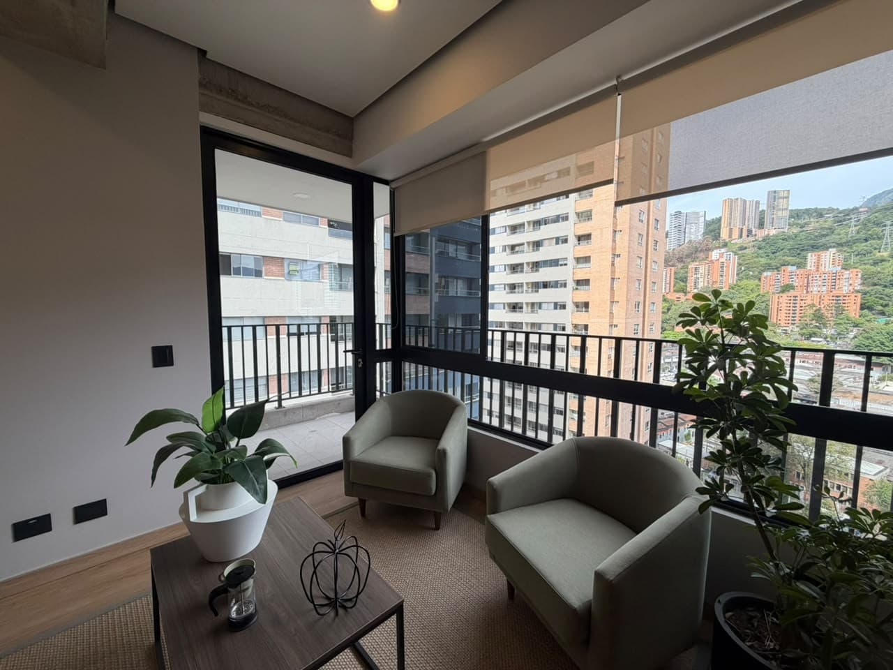 Apartaestudio En Arriendo Amoblado - Sector Cuidad Del Rio, Poblado