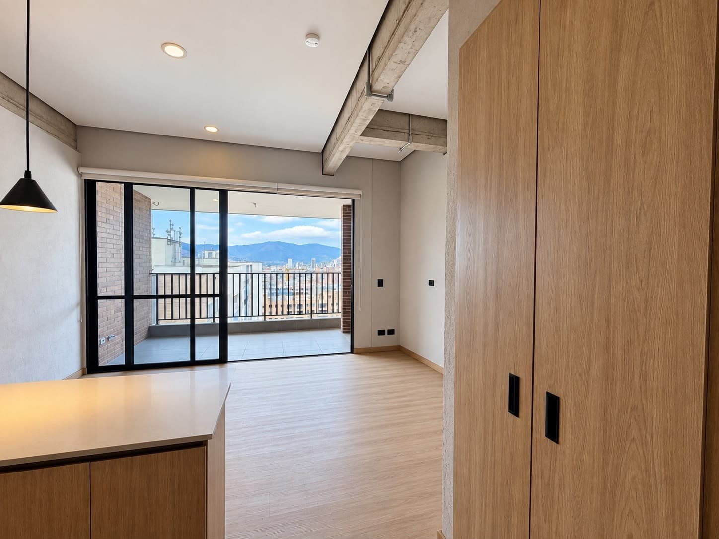 Apartamento En Arriendo Amoblado - Sector Cuidad Del Rio, Poblado